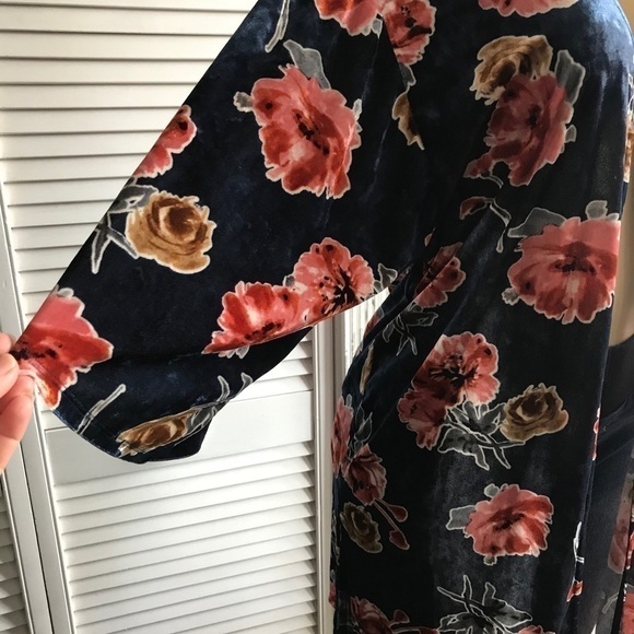 Monteau Velvet Kimono - Picture 8 of 10